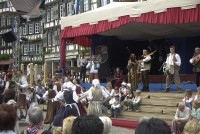 Tanz der Bauern auf dem Brettener Marktplatz 2003