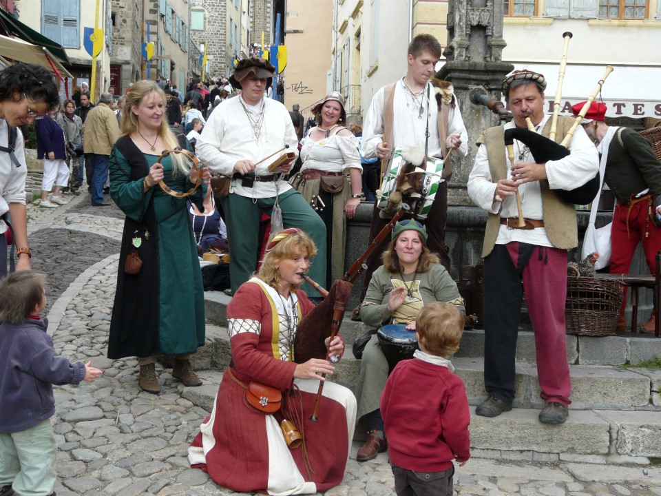 fêtes renaissance du roi de l\'oiseau / Le Puy-en-Velay - France